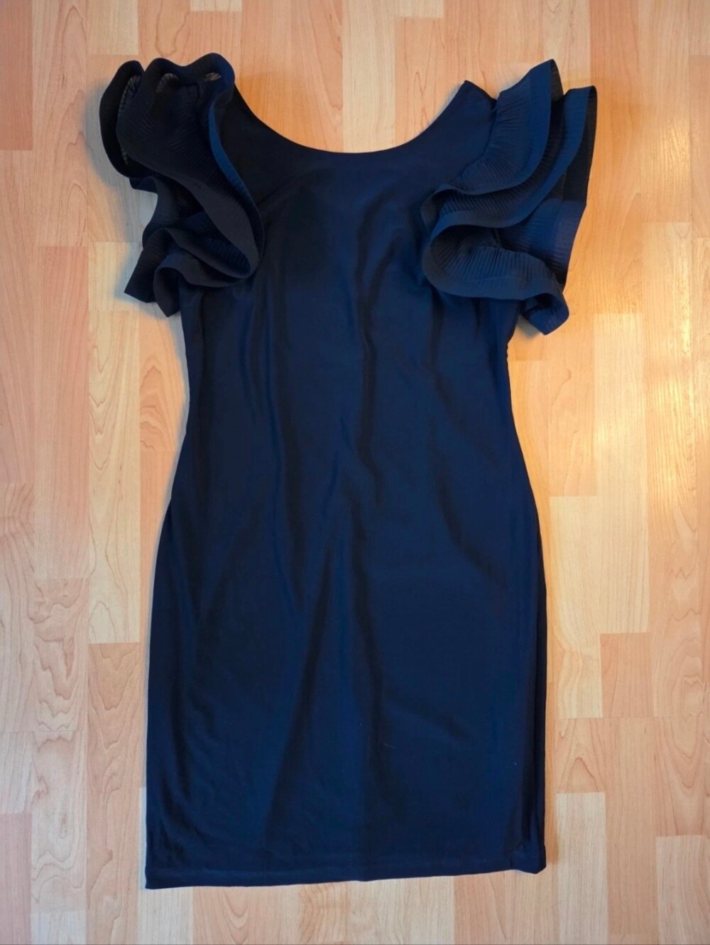 Frank Lyman bold ruffle sleeve pencil dress